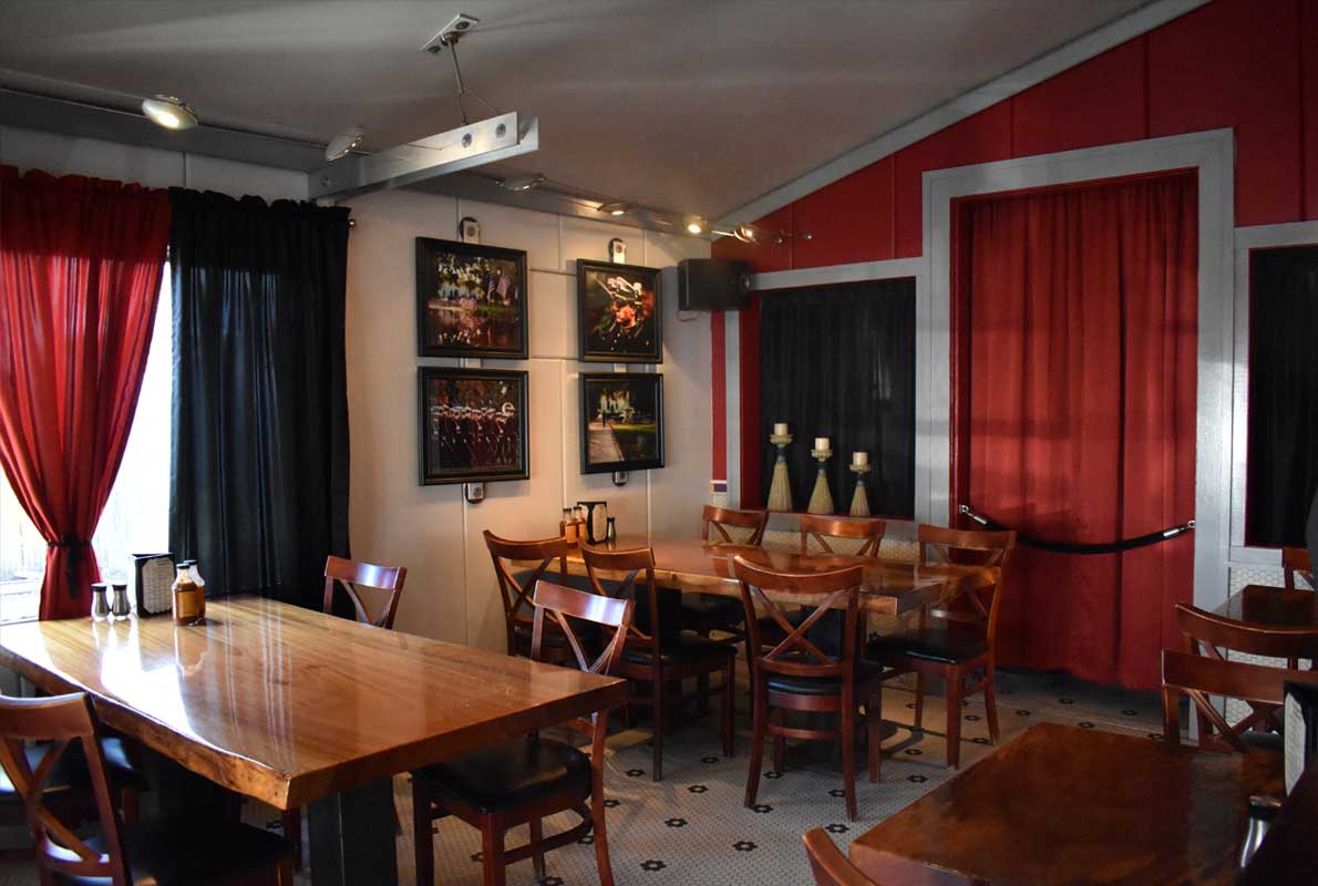 Smoky Rock BBQ indoor dining room with table seating