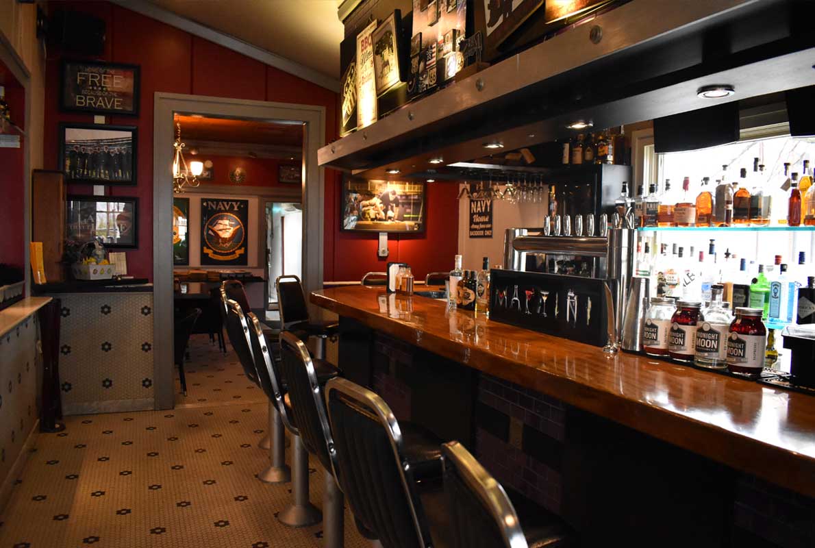 Smoky Rock BBQ indoor bar and dining area